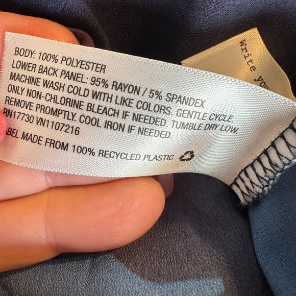 ❤️NAVY/FLORAL PRINT SPRING/SUMMER TOP  2X - Picture 5 of 6